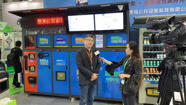 德瀾仕智能垃圾桶上海環博會上獲CCTV現場采訪報道.jpg 德瀾仕智能垃圾桶上海環博會上獲CCTV現場采訪報道.jpg